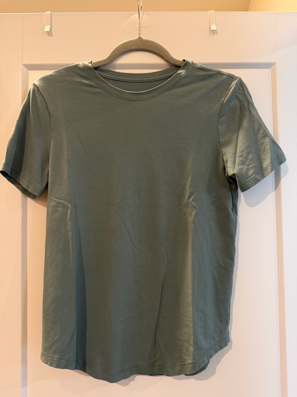 Lululemon Love Crew Neck Size 4 in Green